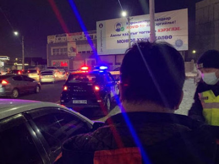 Согтуу жолооч цагдаагийн алба хаагчийг мөргөж, гэмтээжээ