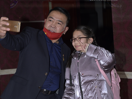 Photo paparazzi ••• Жүжигчин Аглуугийн фен охин