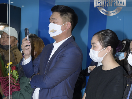 Photo paparazzi ••• ​Жүжигчин эхнэрийнхээ хувийн зурагчин нь болсон дуучин залуу