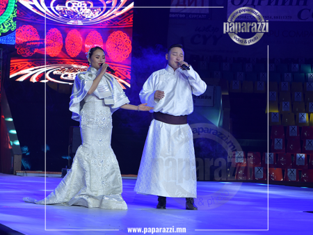 Photo Paparazzi ••• Жилийн өмнө ГУРАВ дахь хүүхдээ өлгийдөн авсан ч тэд уран бүтээлээ хийсээр явна