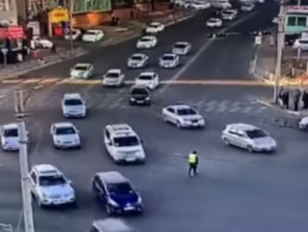 Утсаа оролдож яваад цагдааг мөргөсөн гэж мэдүүлжээ