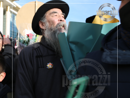 Photo Paparazzi ••• Жүжигчин Ж.Пүрэвдорж: ​Миний урлагт зүтгэсэн 40 жилийн нөр их хөдөлмөрийг минь үнэлүүлсэн хамт олондоо баярлалаа