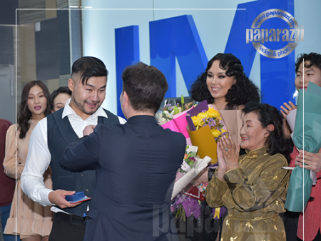 Photo Paparazzi ••• О.Амгаланбаатар соёлын тэргүүний ажилтан цол тэмдгээр энгэрээ мялаалаа