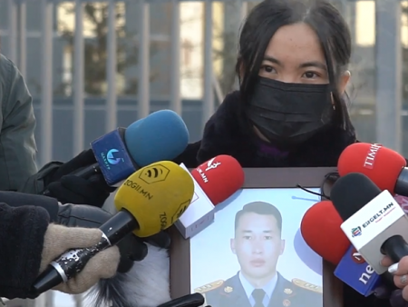 Тогонд цохиулж нас барсан алба хаагчийн эхнэр: Би нэгийг шоронд хийж, нөгөөг шороонд булсан. Намайг та нар хүссэнээрээ муулж болно