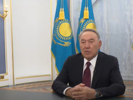 Назарбаев: Би хаашаа ч яваагүй, гавьяаныхаа амралтыг эдлээд Казахстаны нийслэлд байна
