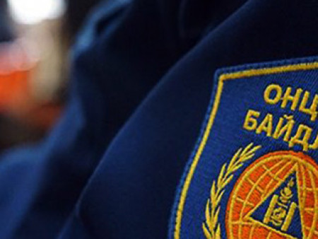 Согтуурсан үедээ тагтан дээрээсээ үсрэхийг завджээ