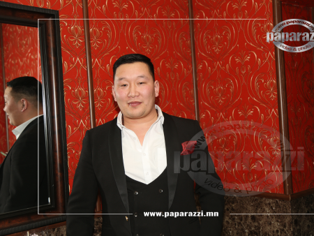 Photo Paparazzi •••30 дөхөж яваа адуучин, дуучин Э.Дашням SINGLE хэвээрээ