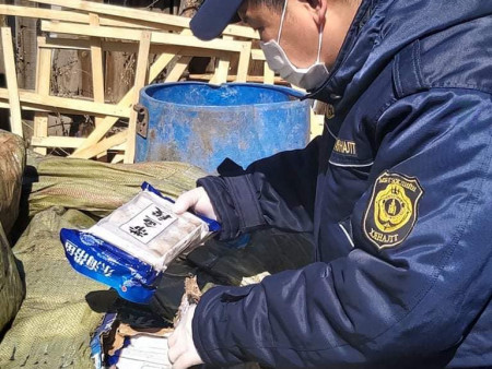 БНХАУ-аас 90 гаруй хайрцаг муудсан ЗАГАС, ТАХИАНЫ махыг хууль бусаар оруулж иржээ
