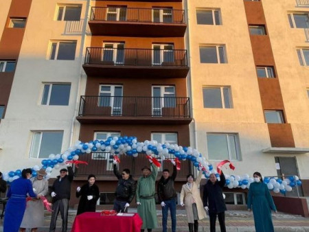 Онцгой байдлын алба хаагчдад байрны урьдчилгаа гардууллаа