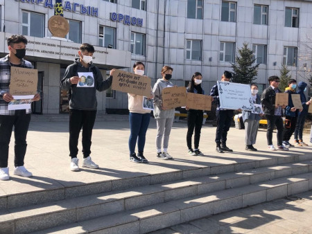 Дарханы төмөрлөгийн үйлдвэрийг төрд буцаан авахыг тус аймгийн иргэд шаардлаа