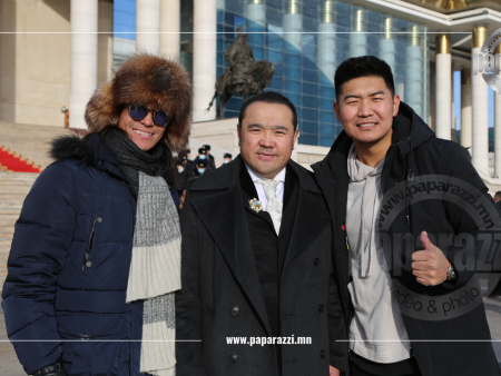 БИД ХҮН БҮРТ ТУСАЛЖ ЧАДАХГҮЙ Ч БИД ХЭН НЭГЭНД ТУСАЛЖ ЧАДНА...