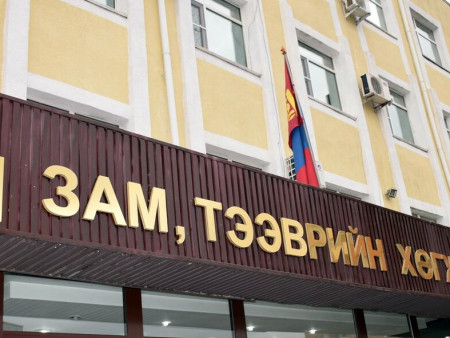 Чингэлэг тээврээр мөнгө угаасан Эрээн боомтынхонтой ЗТХЯ-ны газрын дарга холбоотой юу?