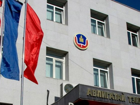Албан тушаалаа урвуулан ашиглаж ашигт малтмалын зөвшөөрөл олгосон Дашбалбар сумын Засаг даргад холбогдох хэргийг шүүхэд шилжүүлжээ