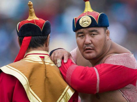 С.Мөнхбат: Дандаа яаж тунахав О.Хангайг аваад үзчихье
