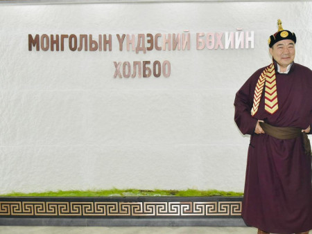 Б.Бат-Эрдэнэ: Хувцас хэрэглэлээ бэлдээд Төв цэнгэлдэх хүрээлэн өөд гарна