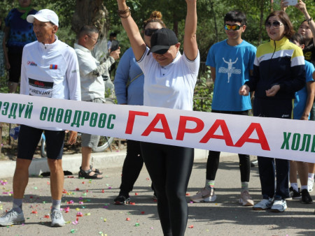 Хавдрын тасгийн сувилагч Б.Алтантуяа Чойбалсангаас Улаанбаатар хот руу гүйж эхэллээ
