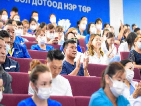 Нэгдүгээр эмнэлэг нийт ажилчдынхаа ҮНДСЭН ЦАЛИНГ 50 хувиар НЭМЭХ ШИЙДВЭР гаргажээ