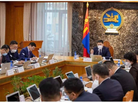 Уул Уурхайд залбирсаар байх уу...