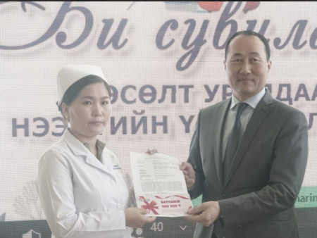 Хөдөө сумдын дөрвөн сувилагчийг 20 сая, 78 сувилагчийг 500 мянган төгрөгөөр тус тус шагнажээ