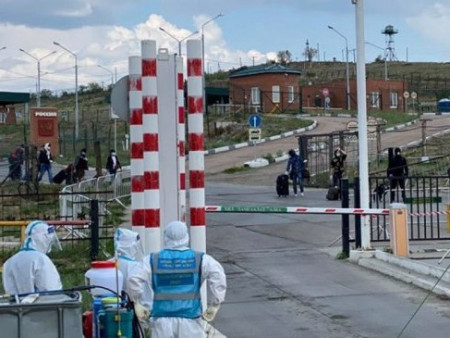 Нэг хоногийн дотор Алтанбулаг боомтоор 3000 гаруй ОХУ-ын иргэн Монгол улсад иржээ