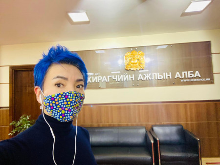 Анхан шатны шүүхээс цэнхэр үст Цэрэнд ГУРВАН сар Улаанбаатараас гарахгүй байх ял оноов