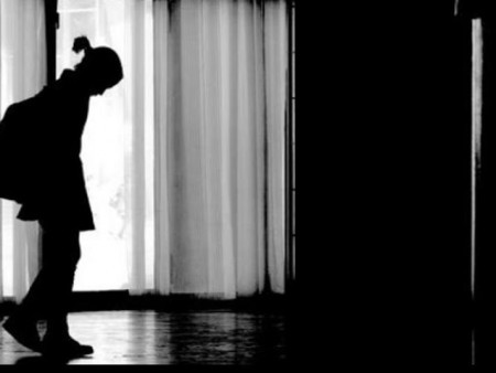 “Хойд эцэг нь дагавар охиноо 9 настайгаас нь хойш хүчирхийлсэн хэргийг ээж нь мэддэг байсан байж болзошгүй“ гэжээ
