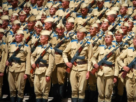 Аав нь жавхаатай, ганган цэрэг явлаа...