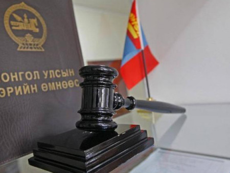 “Орон сууц түрээслүүлнэ“ хэмээн бусдаас 15 сая төгрөг залилсан иргэнд 5 жилийн хорих ЯЛ оноожээ