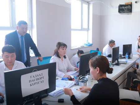 Баянзүрх дүүргийн Соёлын ордонд Улсын бүртгэлийн нэг цэгийн үйлчилгээ ажиллаж эхэллээ