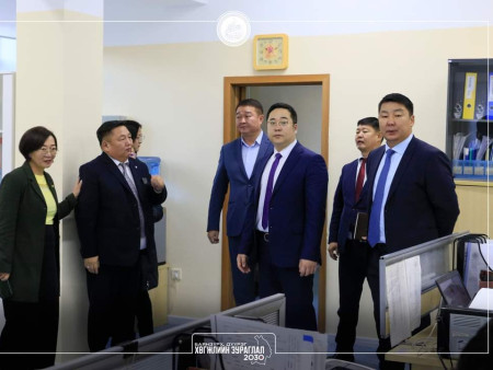 Баянзүрх дүүргийн удирдлагууд Хөдөлмөр халамж үйлчилгээний хэлтэс, Гэр бүл залуучуудын хөгжлийн хэлтэст ажиллалаа