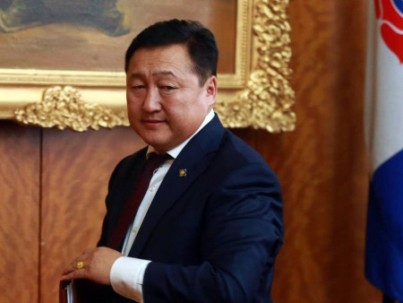 ​ Бүлгийн дарга нь хүртэл “бүлтрэх” гэж дээ