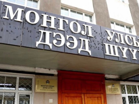 Бага насны хүүхдүүдээ олон нийтийн газарт санаатай орхиж явсан эцэгт ял оногдуулжээ