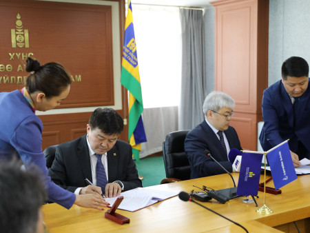 ТӨРИЙН БАНК “ХҮНС, ХӨДӨӨ АЖ АХУЙН ҮЙЛДВЭРЛЭЛИЙГ ДЭМЖИХ  ХӨНГӨЛӨЛТТЭЙ ЗЭЭЛ”-ИЙГ ОЛГОНО