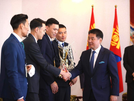 Монгол Улсын Ерөнхийлөгч У.Хүрэлсүх 3х3 сагсан бөмбөгийн үндэсний шигшээ багийнхныг хүлээн авч уулзлаа