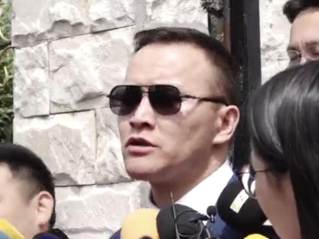 Ү.АМАРБАТ: Улсад 7 их наядын хохирол учруулсан Д.Эрдэнэбилэг 300 тэрбумын барьцаа тавиад хилээр гаргачихсан байна