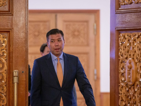 ​ МАН-д үнэхээр боловсон хүчин алга гэж үү