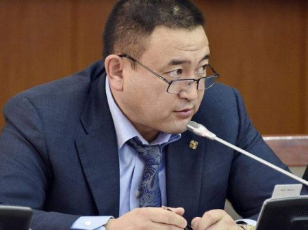 ​ Б.Чойжилсүрэн сайдаа, ухамсраараа буучхаач дээ...
