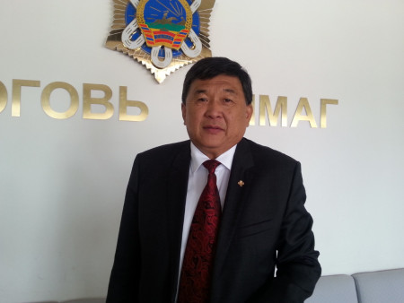 Өмнөговийн газрыг ХЯТАДУУДАД ЗАРСАН гэх Б.Бадрааг  “Шувуу ажиллагаа”-гаар шүүрэхээс өөр аргагүйд хүрээд буй бололтой
