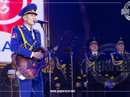 Photo Paparazzi ••• Онжавуудыг олон дурсамжаар аялуулсан дуучин, гитарчин О.Гантулгын “ОН ЖАВ” тоглолт нижгэр сайхан боллоо