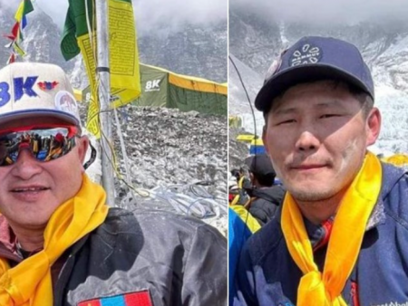 Everest today: Эверестэд гарсан уулчид өмнөд оргилд хоёр цогцос харсан байна