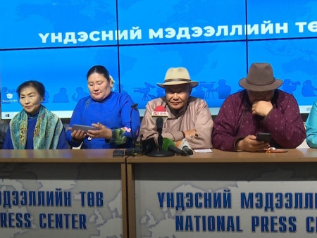 Малчид: Биднийг ХЭН малгай өмссөн мал, алчуур зангидсан адгуус гээд байна вэ?