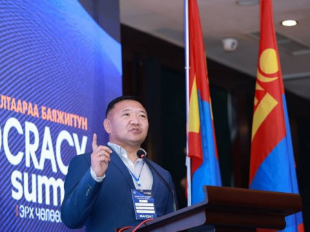 Түүн шиг бай