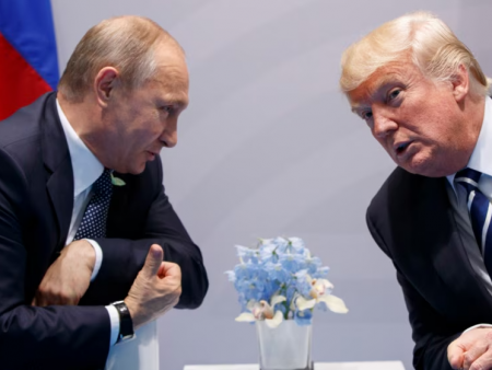 Трамп Путинтэй холбогдож, Украины дайныг хурцатгахгүй байхыг зөвлөжээ