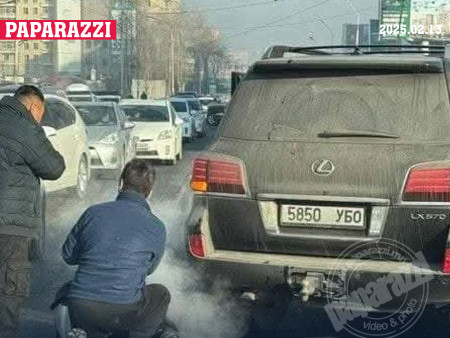 Цагдаагийн алба хаагчийг автомашинаар мөргөж, дээгүүр нь гарсан жолоочийг шалгаж байна