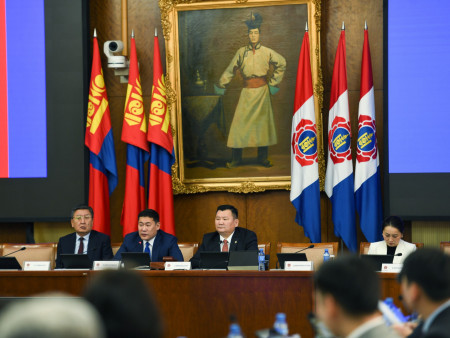 МАН-ын бүлэг: Уул, уурхайн бүтээгдэхүүний биржийн тухай хуульд нэмэлт, өөрчлөлт оруулах хуулийн төслийг татаж авч, сайжруулах чиглэлийг ЗГ-т өглөө