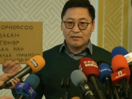 Эдийн засагч Ц.Лут-Очир АН-ын дарга Лу.Гантөмөр, сайд Ц.Туваан нарыг огцруулахыг шаардлаа