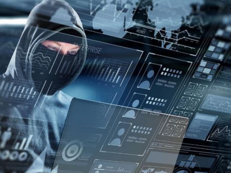 “Онлайн ажил байна“ гэх зар байршуулан, урьдчилгаа 5-15 мянган төгрөг авч залилан үйлддэг Б-г яллагдагчаар татжээ