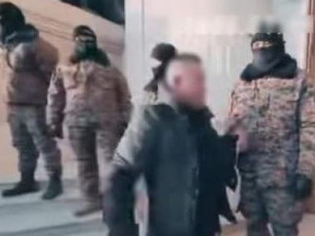 Жагсаалд оролцох үедээ төрийн тусгай хамгаалалттай газрын алба хаагчдыг цохиж танхайрсан иргэнийг 10 хоног баривчлахаар болжээ