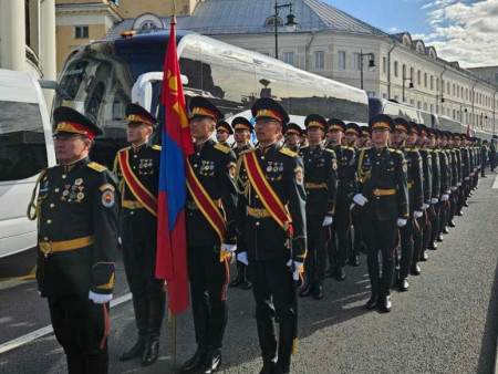 Монгол цэргүүд Москвагийн Улаан талбайд ёслолын жагсаалаар алхана