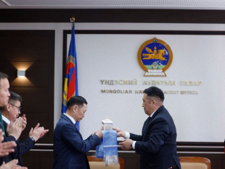 Ерөнхий аудитор Д.Загджав чөлөөлөгдөж, С.Магнайсүрэн тамгаа хүлээн авч, үүрэгт ажилдаа орлоо